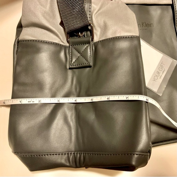 CALVIN KLEIN Fragrances Weekender Travel Duffle Gym Bag Grey color NEW / NWT - Picture 13 of 14